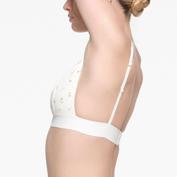 SKIMS Cream and Gold Floral Bra - Picture 5 of 12
